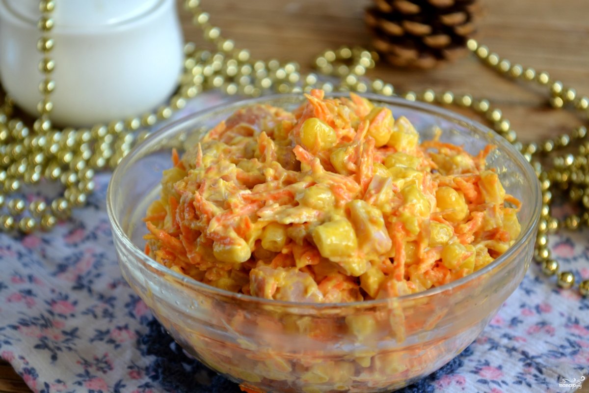 салат с корейской морковкой и копченой курицей фото