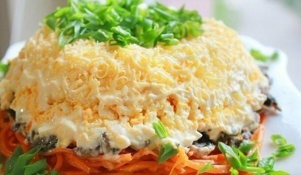 салат с корейской морковкой и шампиньонами фото