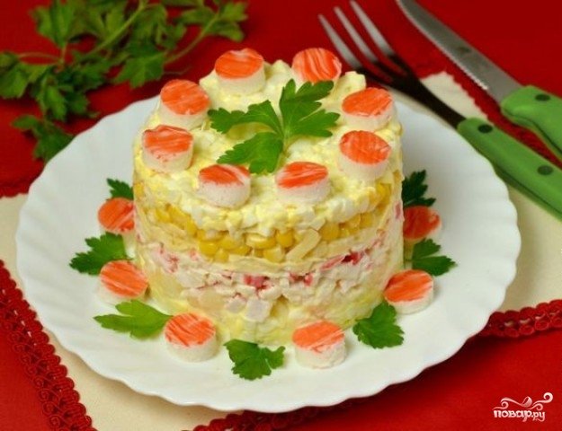 салат с крабовыми палочками фото