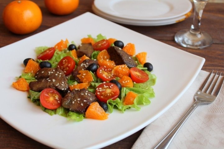 салат с куриной печенью и мандаринами фото