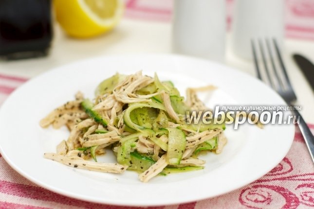 салат с куриным филе, яблоком и огурцом фото