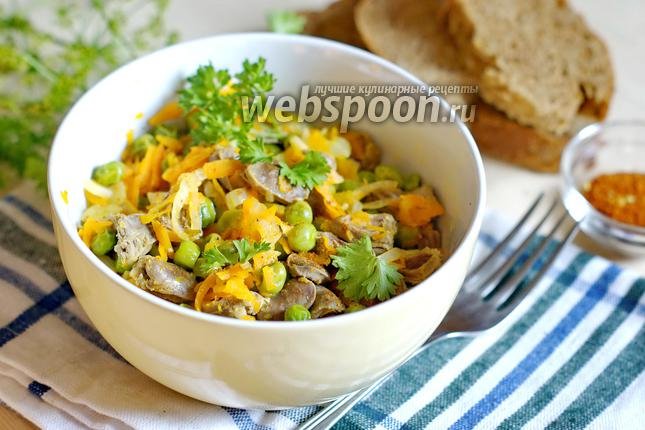 салат с куриными сердечками и зеленым горошком фото