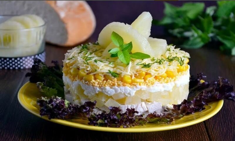 салат с курицей и ананасами фото
