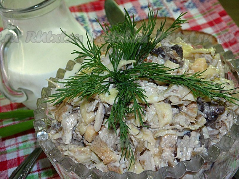 салат с курицей и грибами фото