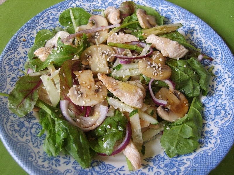 салат с курицей и шампиньонами фото