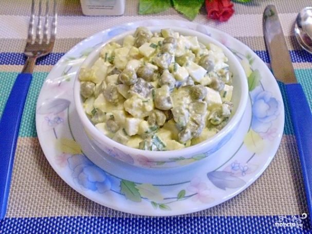салат с курицей и зеленым горошком фото