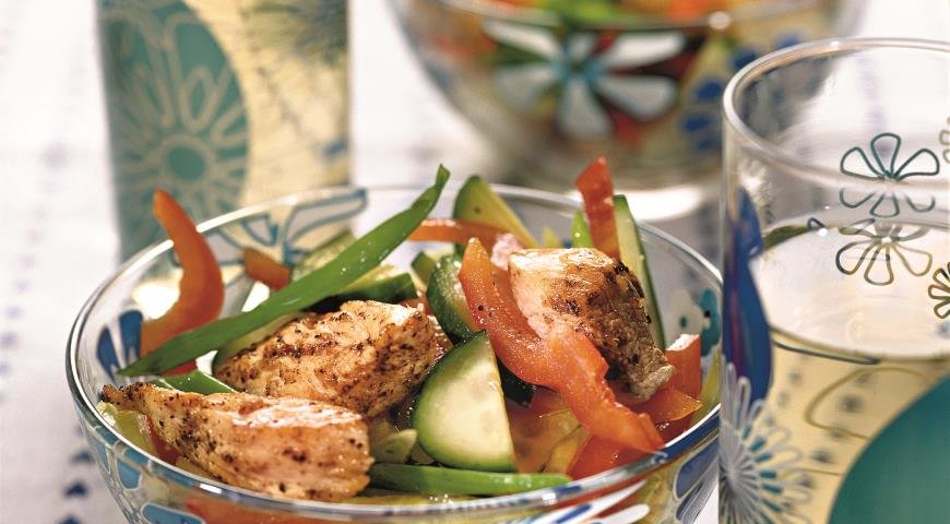 салат с молодым картофелем и курицей фото