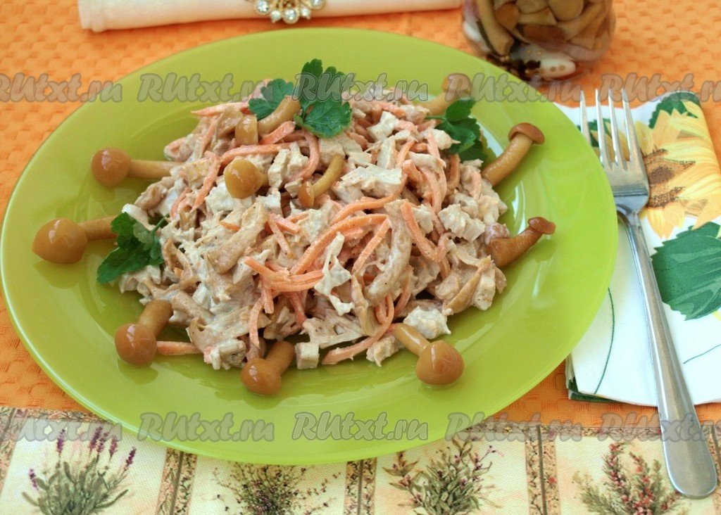 салат с опятами и курицей фото