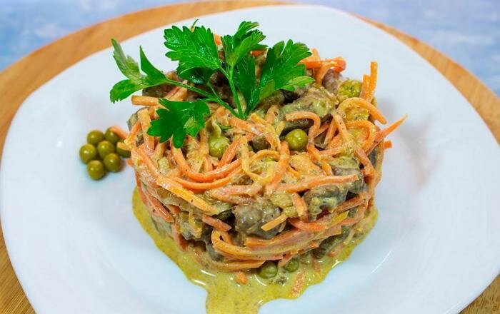 салат с печенкой и корейской морковкой фото