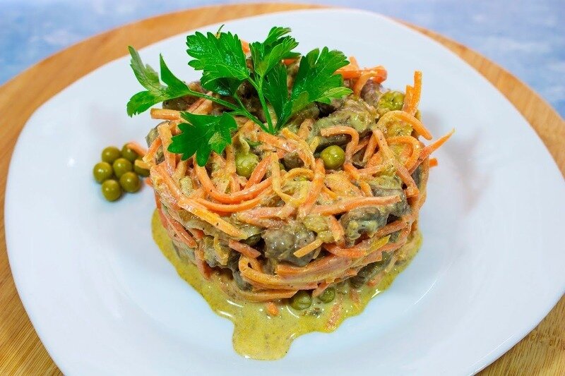 салат с печенкой и корейской морковкой фото