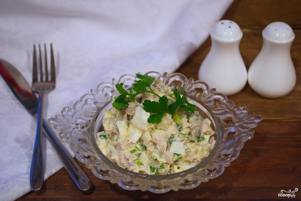 салат с шампиньонами и курицей и ананасами фото