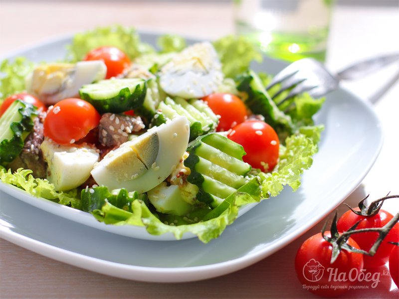 салат с тунцом и овощами фото