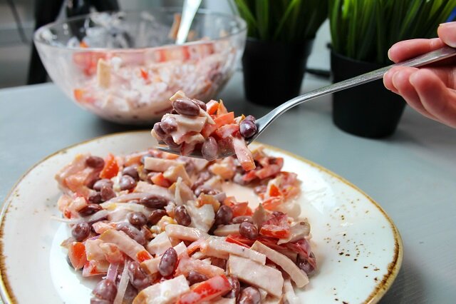 салат с ветчиной и фасолью фото