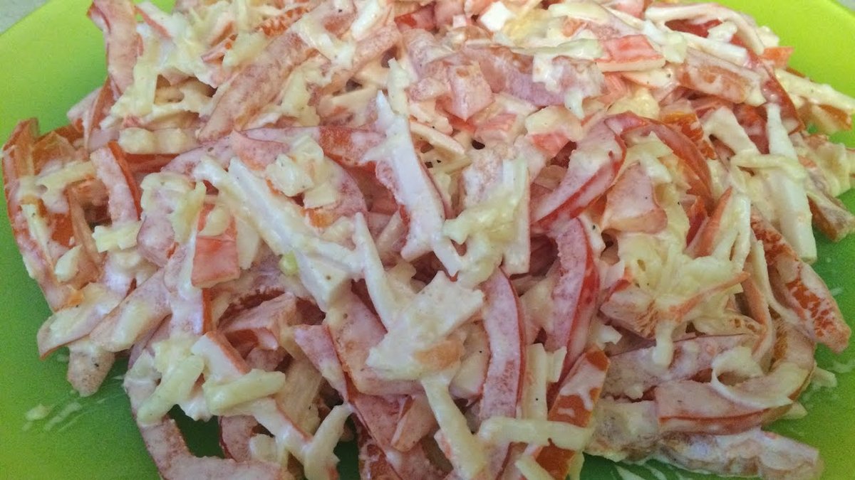 салат с ветчиной и крабовыми палочками фото