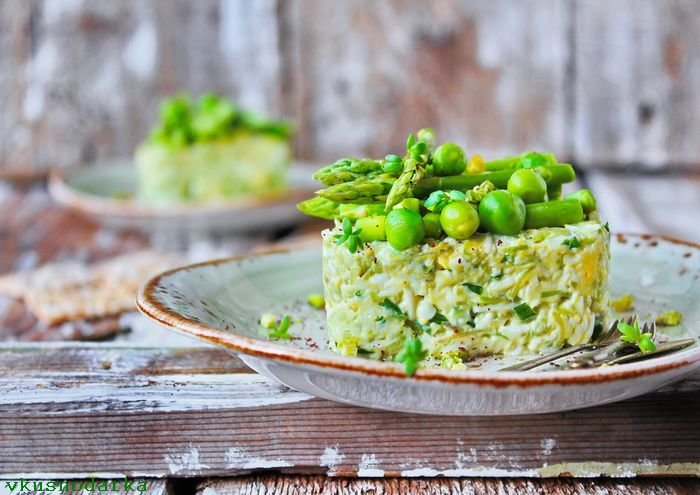 салат с виноградом и копченой курицей фото