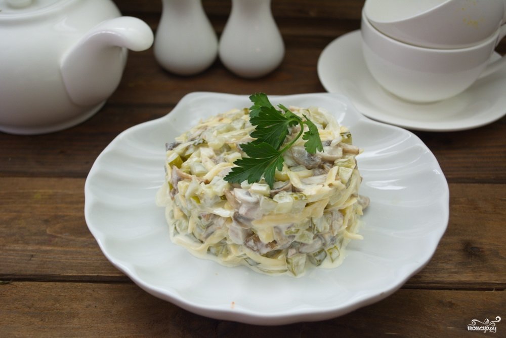 салат с яичными блинчиками и курицей и огурцом фото