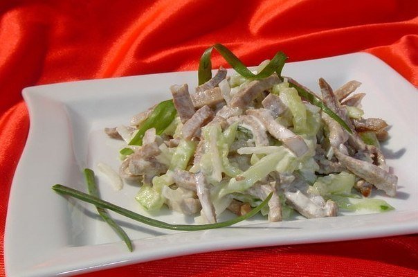 салат с языком и соленым огурцом фото