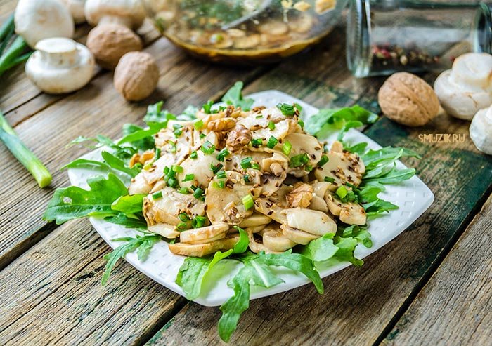 салат со свежими шампиньонами фото