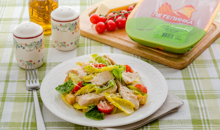 салат цезарь с курицей фото