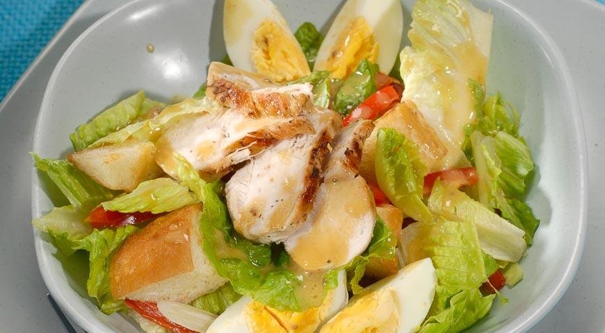 салат цезарь с курицей фото