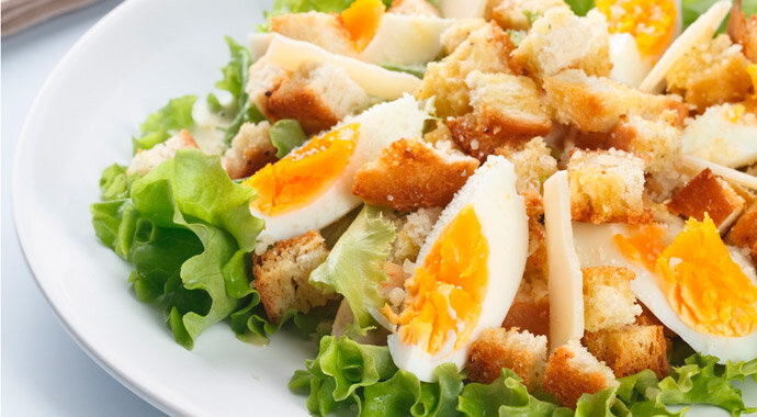 салат цезарь с курицей фото