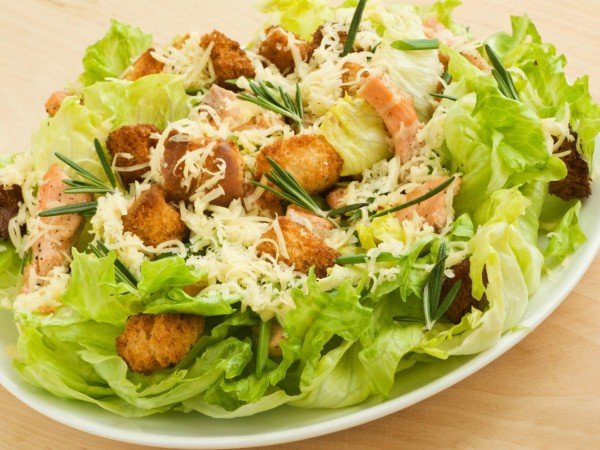 салат цезарь с курицей фото