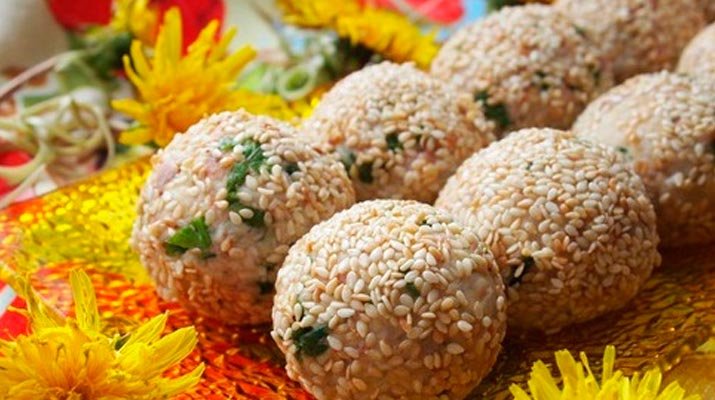 салатные шарики с печенью трески фото