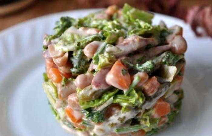 салаты с авокадо и копченой курицей фото