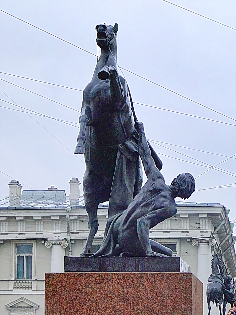 скульптура коней на аничковом мосту фото