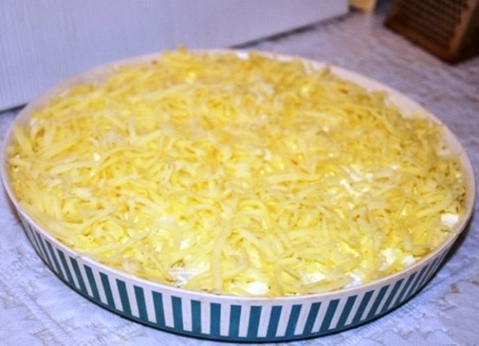 слоеный салат с курицей и ананасами фото