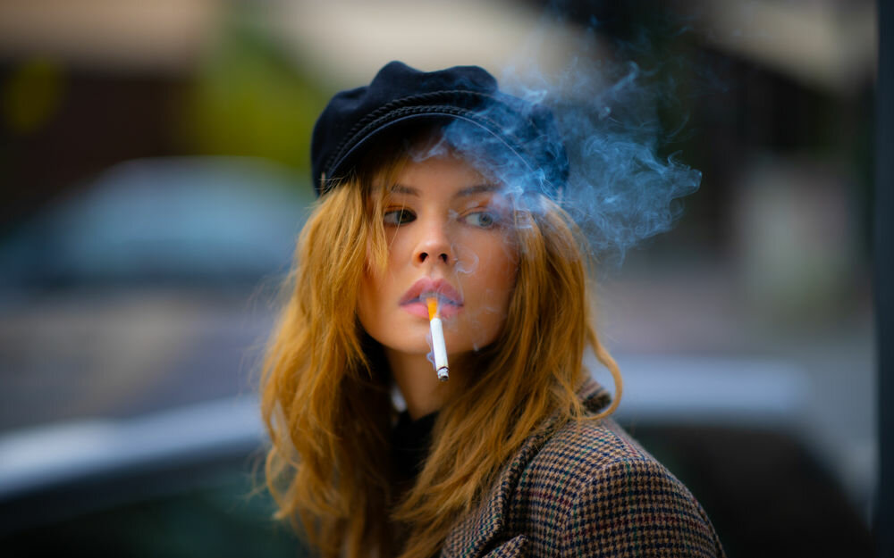 smoking break girl фото