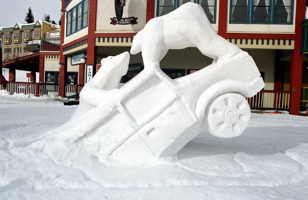 снежные фигуры машина фото