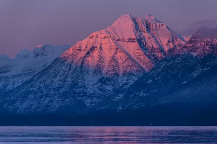 снежные вершины на закате фото