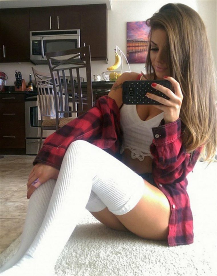 socks selfie фото