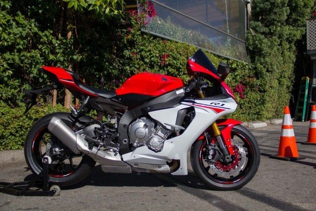 спортбайк ямаха r1 фото