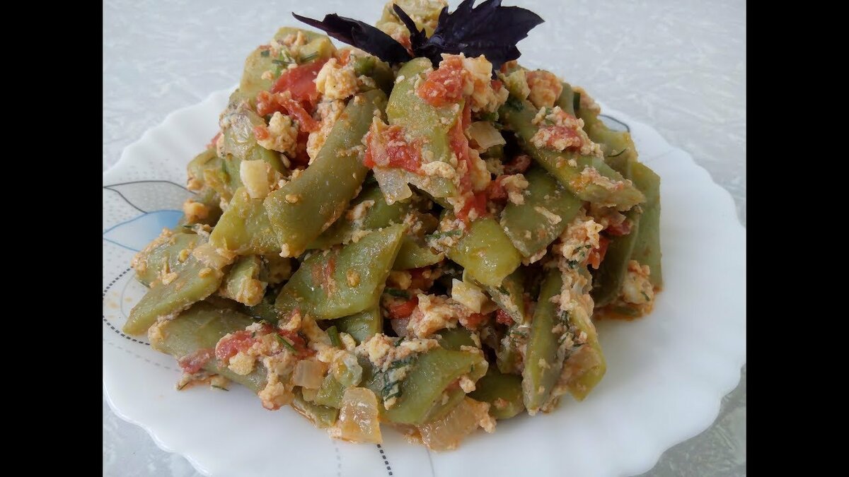 стручковая фасоль с яйцом и помидорами фото