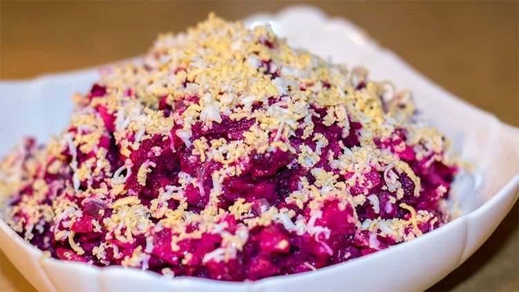 свекольный салат с изюмом и грецкими орехами фото