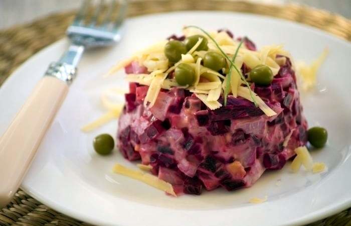 свекольный салат с сыром и яйцом картинки фото