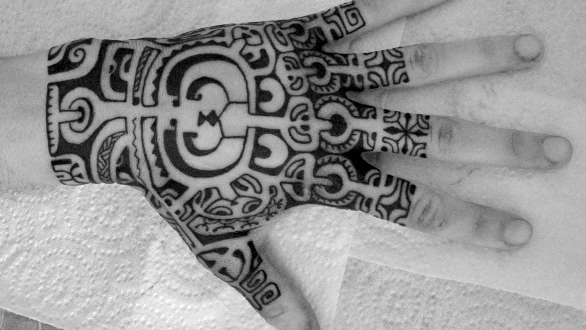 татуировка на кисти полинезия фото