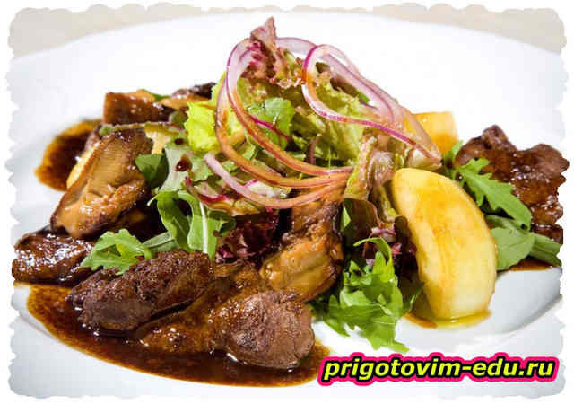 теплый салат с куриной печенью фото