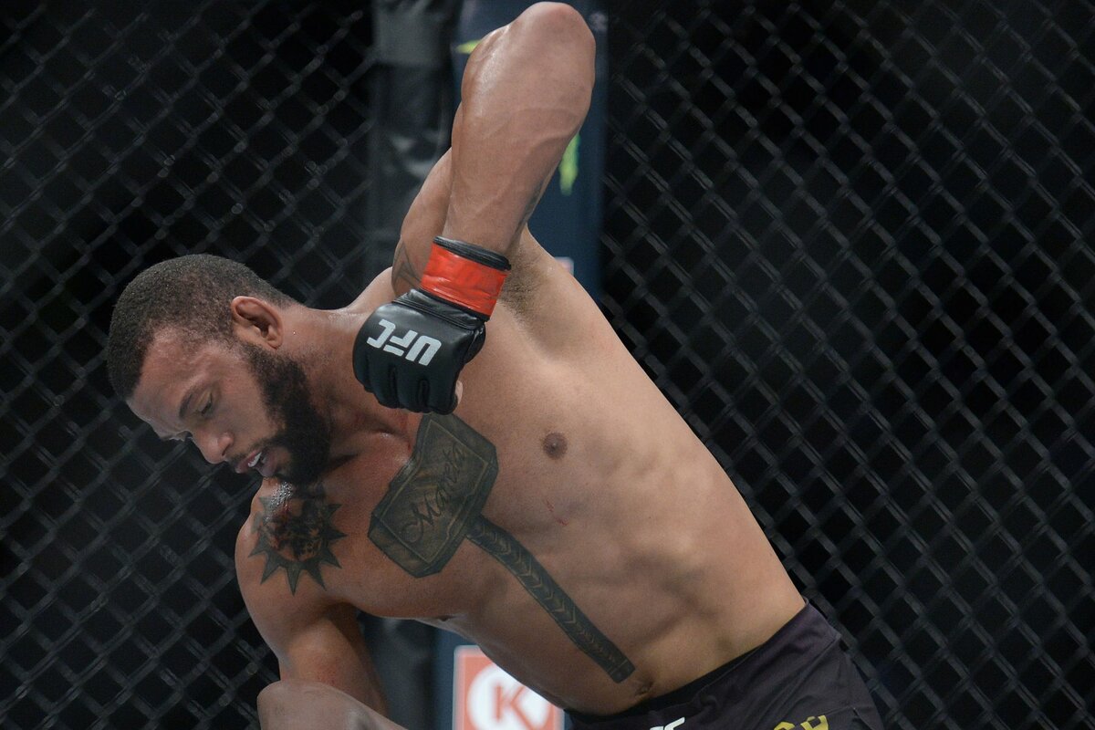 thiago santos fight фото