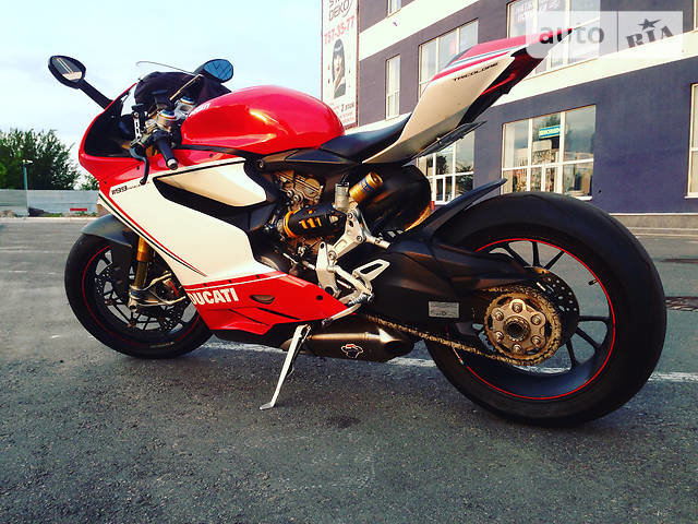 triumph daytona 675 красный фото