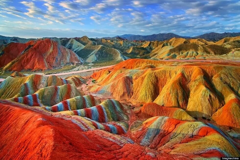 цветные скалы чжанъе данксиа фото