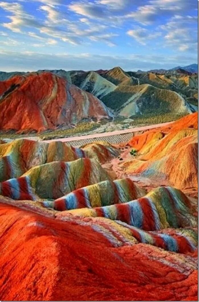 цветные скалы чжанъе данксиа фото