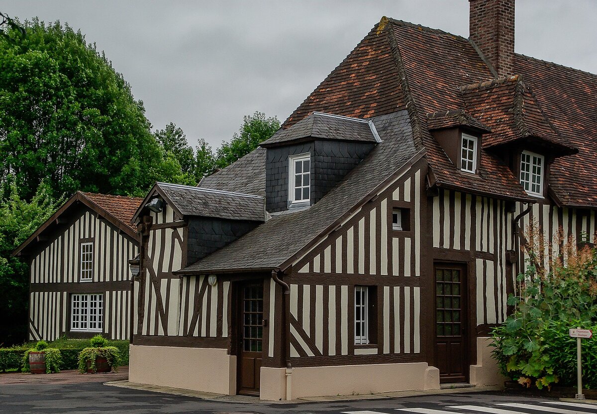 tudor house фото