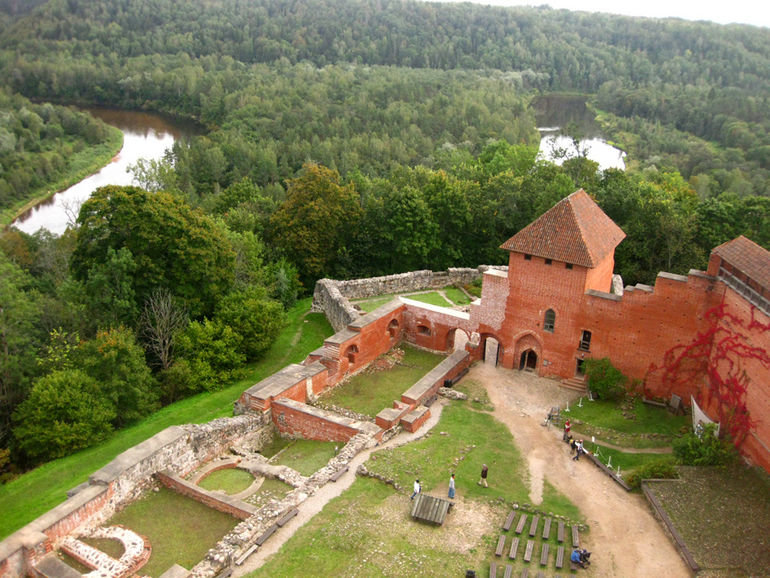 турайдский замок латвия фото
