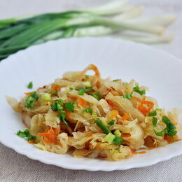 тушеная капуста с макаронами фото