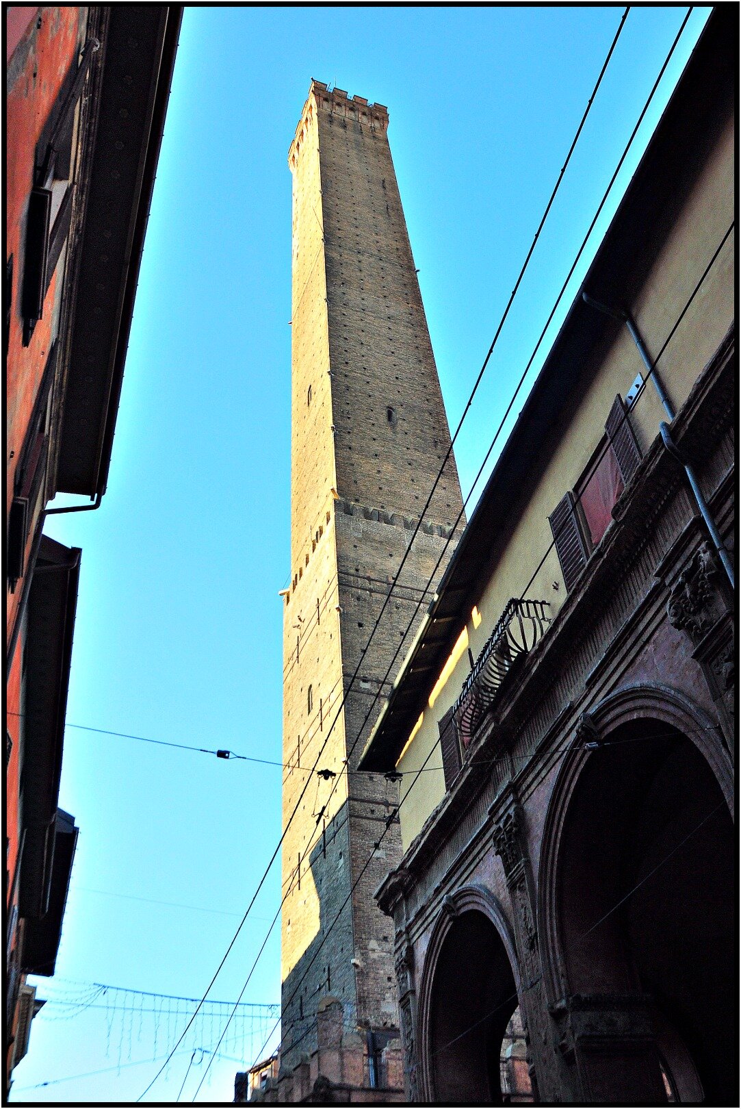 two towers of bologna фото