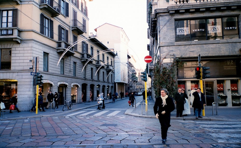 via montenapoleone милан фото