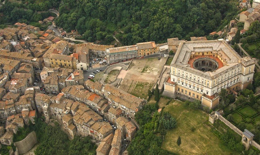 вилла фарнезе капрарола италия фото